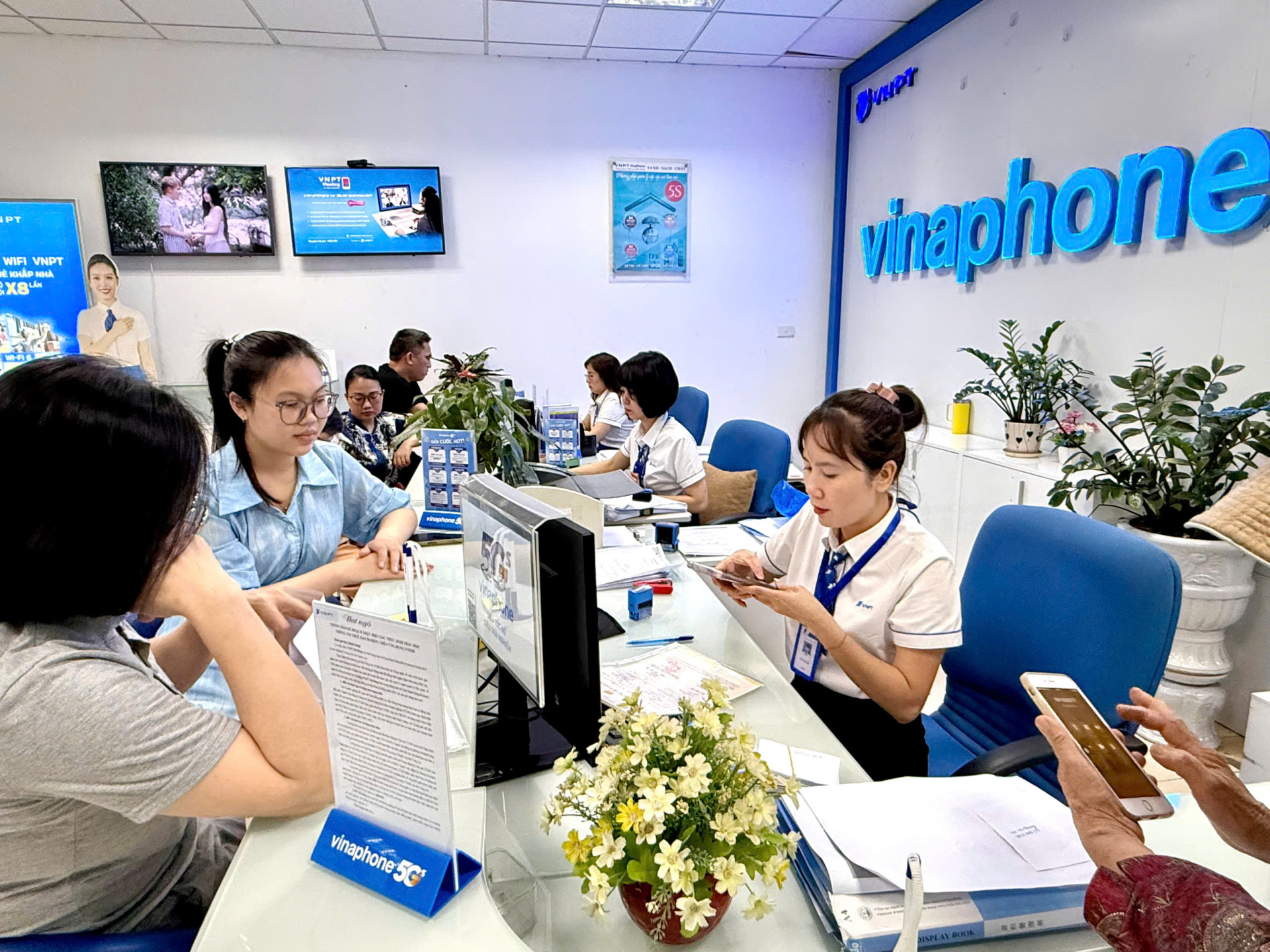 VNPT đồng hành cùng người dân trong chiến dịch Xác thực thông tin thuê bao - giữ thông tin thông suốt.